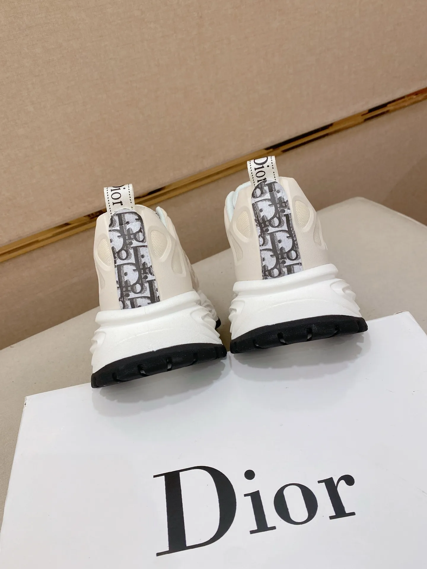 Men's shoes💰 462💰🇮🇹🇮🇹Dior d The new model is on sale at the same time at the counter. The upper 🇮🇹 is imported Italian first-layer cowhide, and the lining is fully imported sheepskin 💪💪. It is a complete 1⃣️ to 1⃣️ replica 🇮🇹💪💪, ⚠ Sole: The original sole is specially provided by the original factory. The exclusive movable molded sole is super comfortable. ⚠Original factory single goods, 🔍🔍high quality, you can enter and leave the counter at will, welcome to compare⚠. Code number:38-44